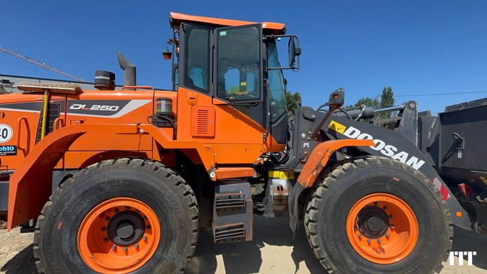 Chargeuse sur pneus Doosan DL250-5 - 1